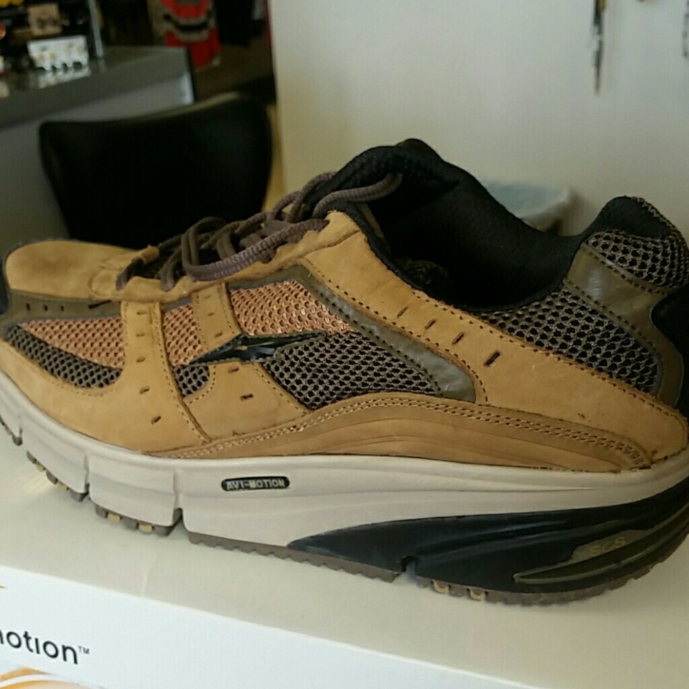 Avia avi-motion  men's snickers.